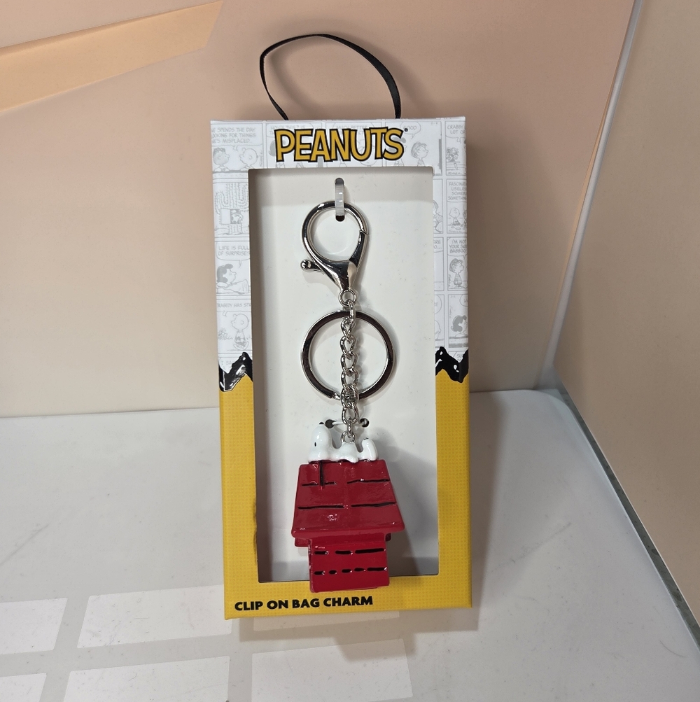 💛▪️Peanuts ▪️Snoopy Red Doghouse Bag Charm Or Key Chain